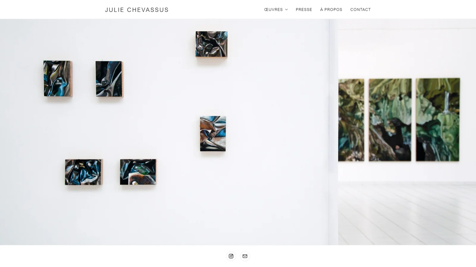Page d'accueil : vue d'exposition, œuvres au mur